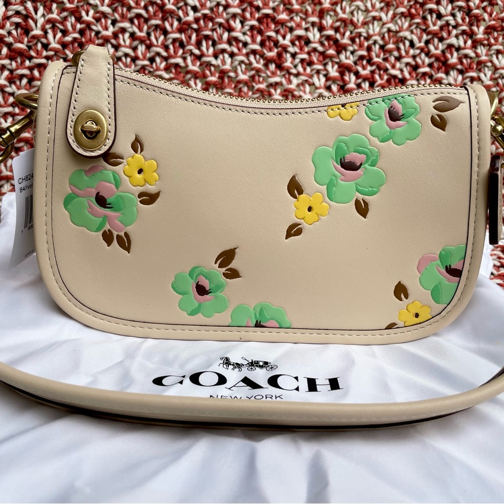 🌺Coach Swinger 20 With Floral Print🌺
